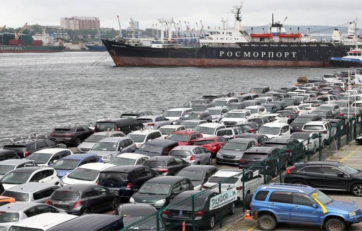 Азиатские авто в порту Владивостока