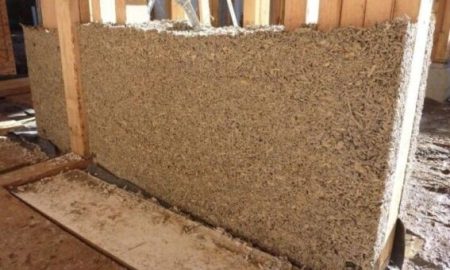 Стена из прессованных опилок