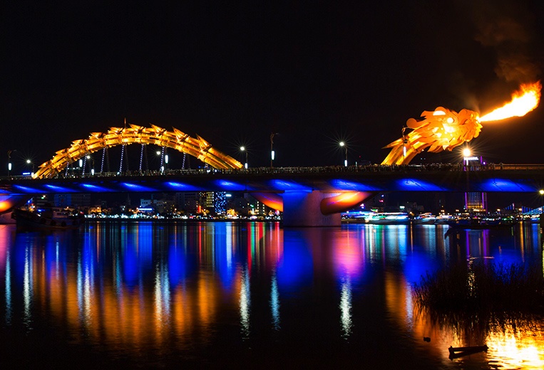 Мост во Вьетнаме в виде дракона