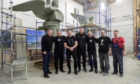 спортсмены в мастерской