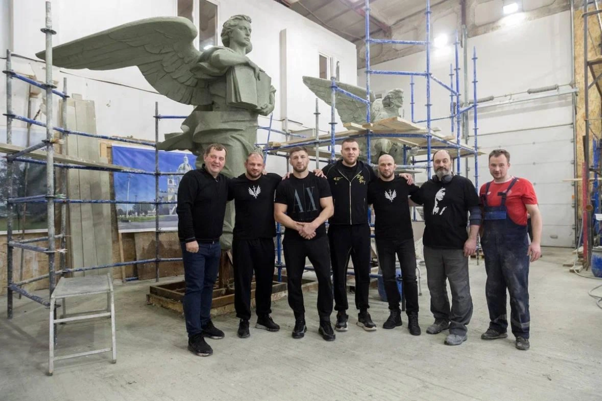 спортсмены в мастерской