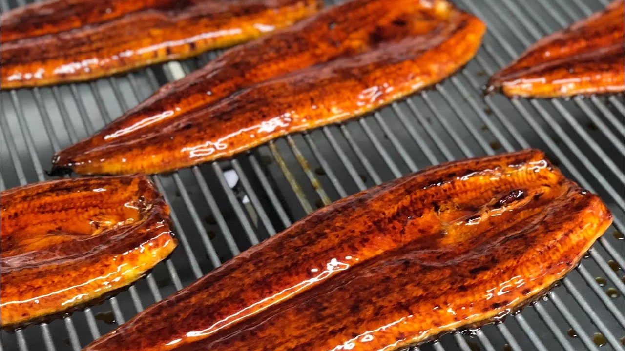 Угорь копченый