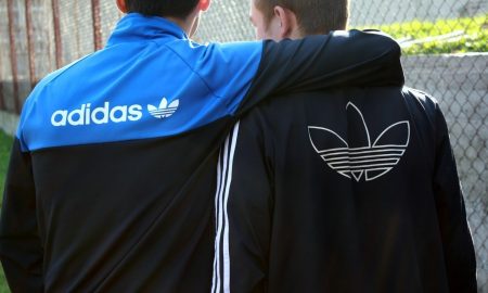 человек в спортивном костюме