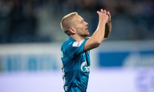 футболист Игорь Смольников