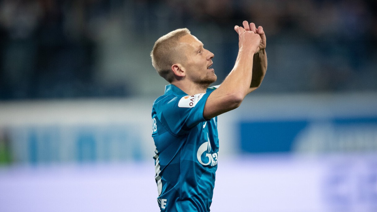 футболист Игорь Смольников