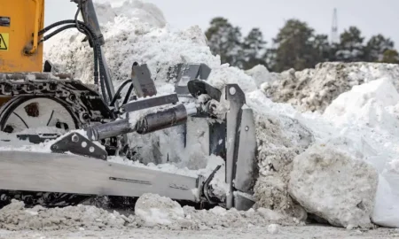 Уборка снега с улиц Екатеринбурга