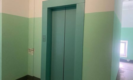 Двери лифта.