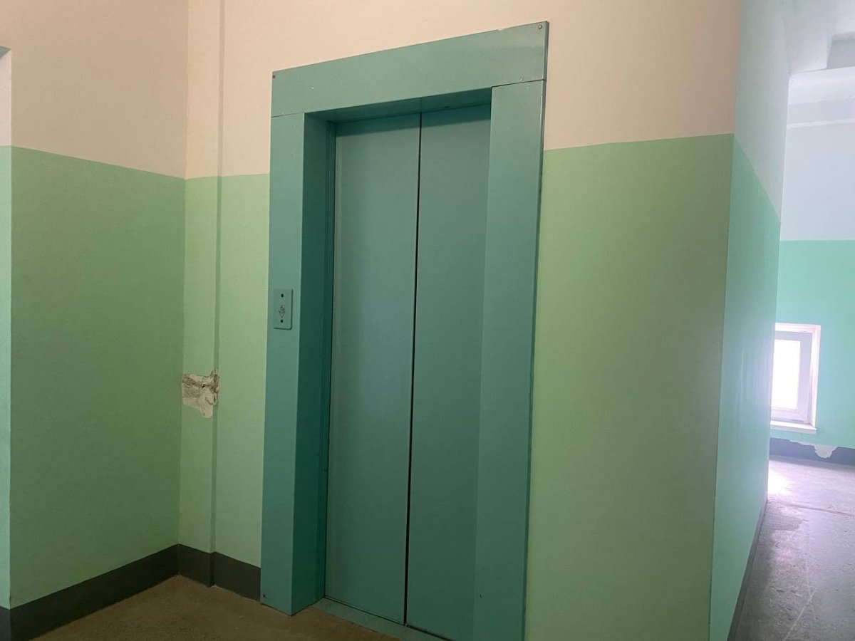 Двери лифта.