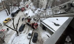 пожарная лестница у многоэтажки