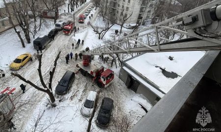 пожарная лестница у многоэтажки