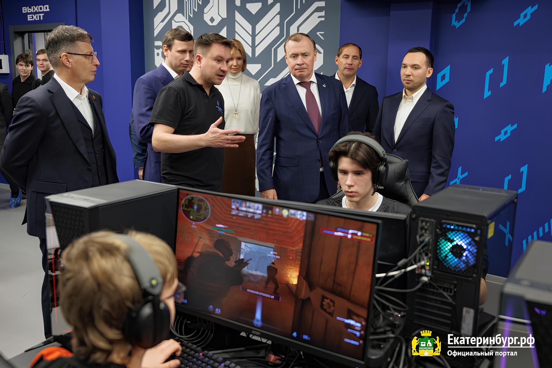 Глава Екатеринбурга Алексей Орлов на открытии первого в городе фиджитал-центра.
