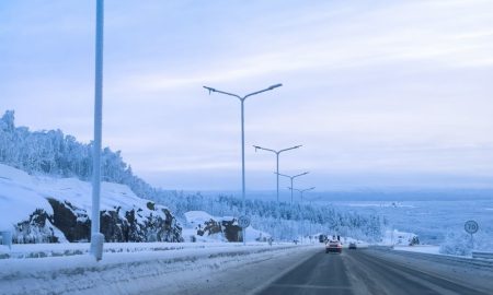 Автомобиль на трассе