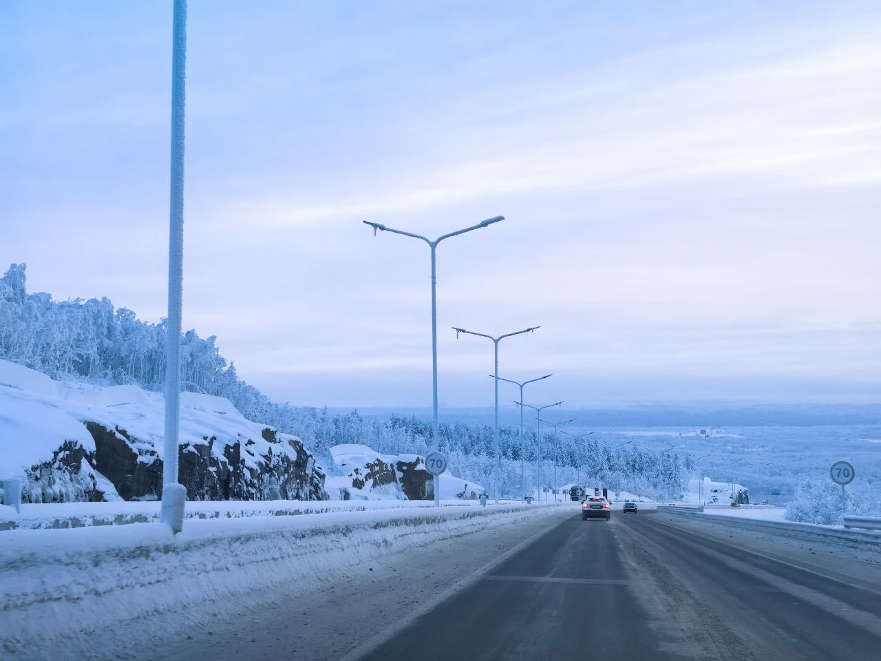 Автомобиль на трассе