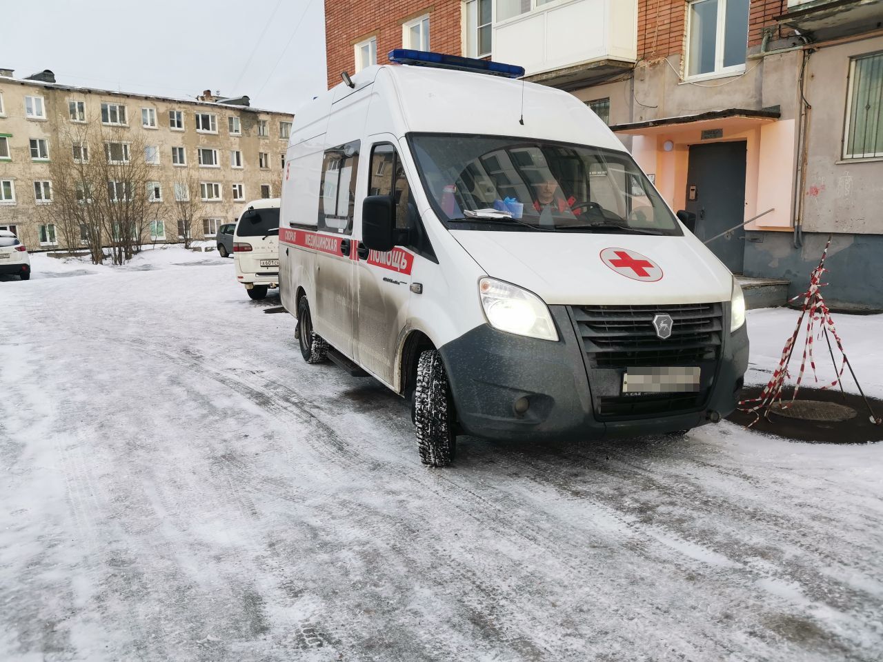 Скорая помощь возле дома