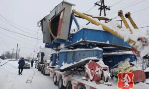 Грузовик оборвал провода