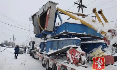 Грузовик оборвал провода