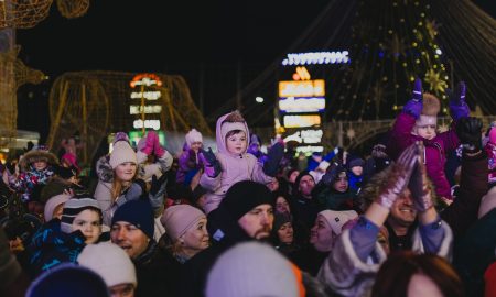 Маленькие дети на празднике