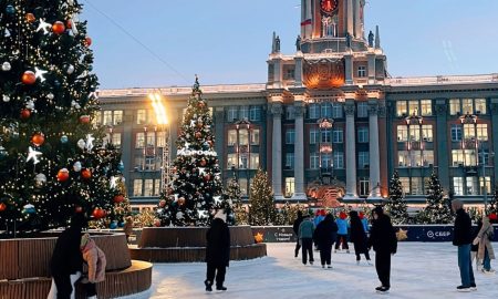 Посетители катка на площади 1905 года