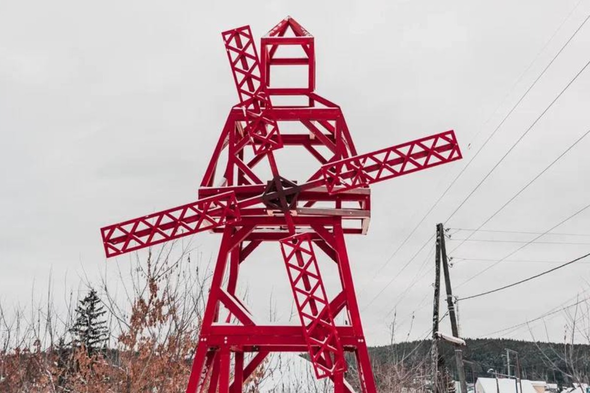 Эта красная мельница явно соберет много лайков