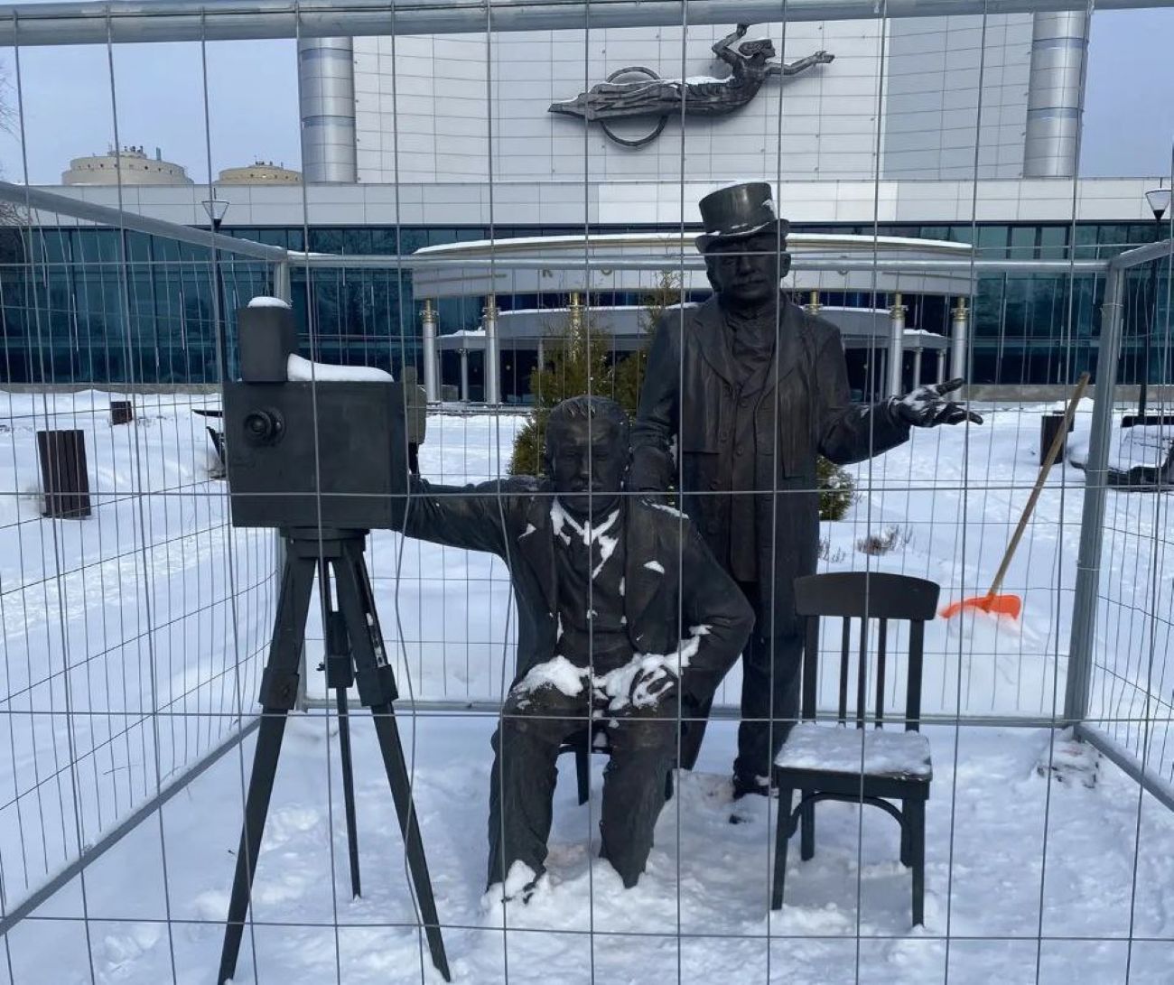 Памятник братьям Люмьер