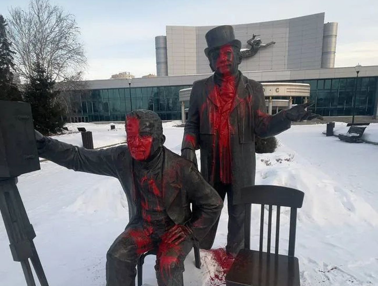 Памятник братьям Люмьер