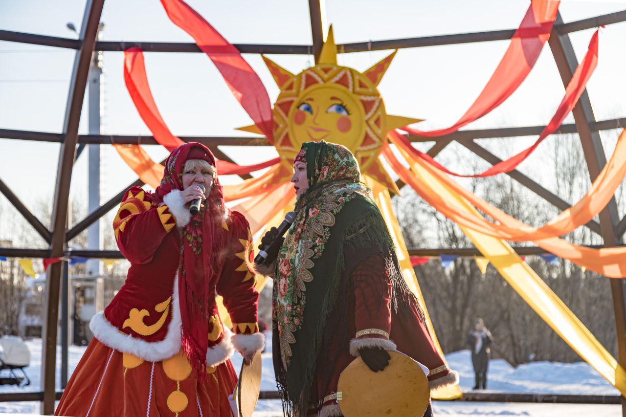 Ведущие масленичных гуляний