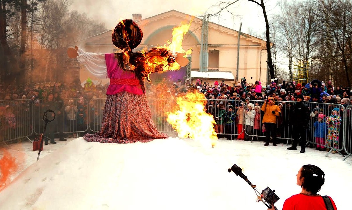 сжигание чучела Масленицы