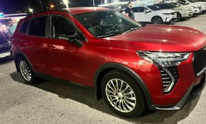 Красный автомобиль