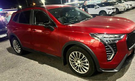 Красный автомобиль