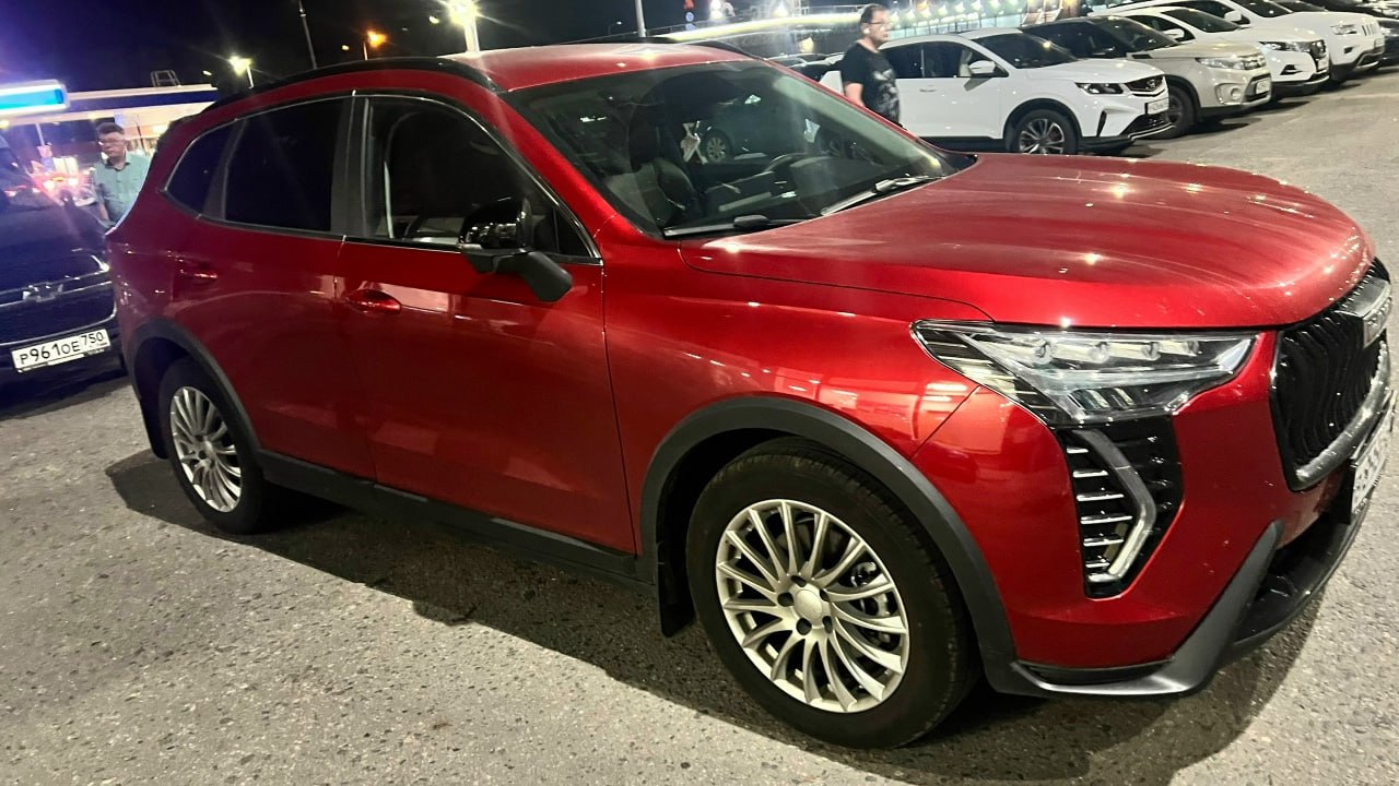 Красный автомобиль