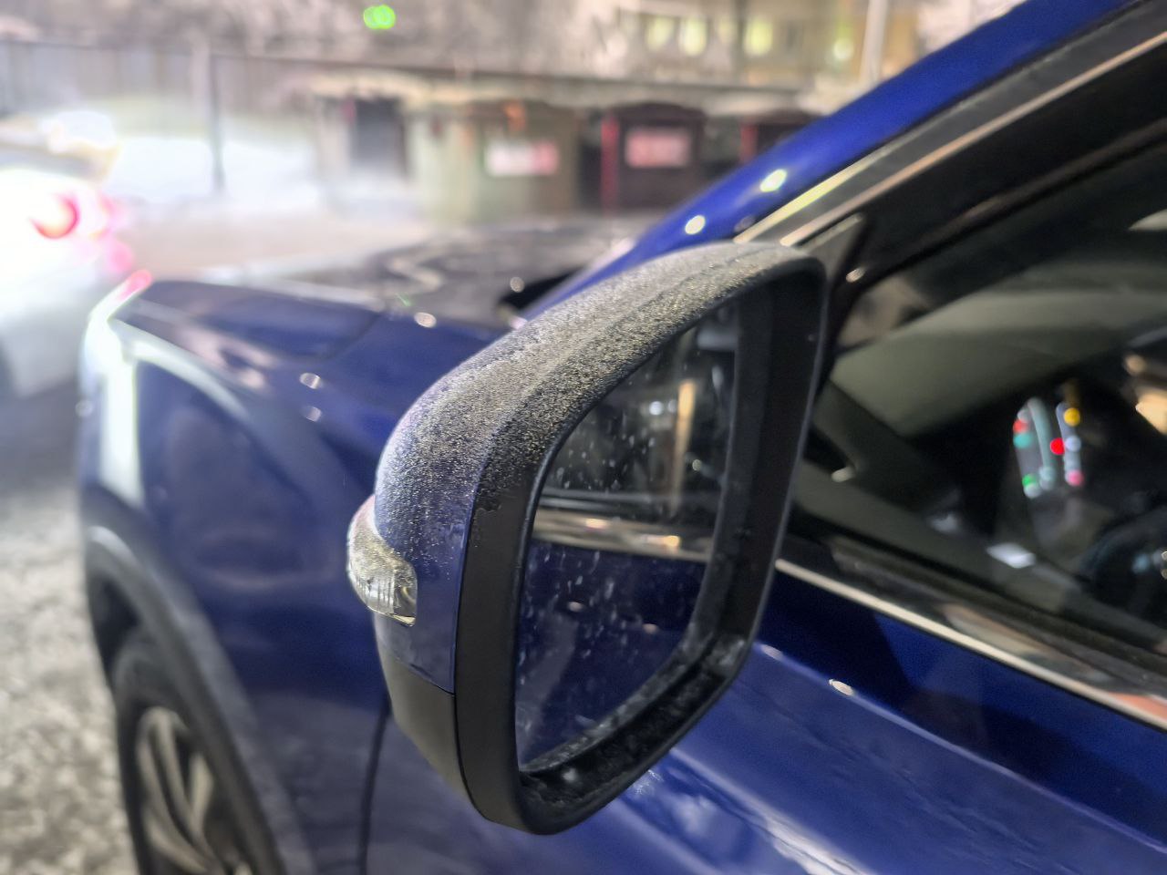 Автомобиль на дороге