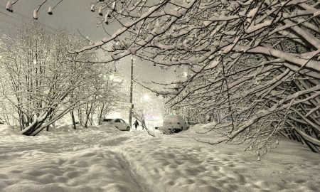 Улица засыпана снегом