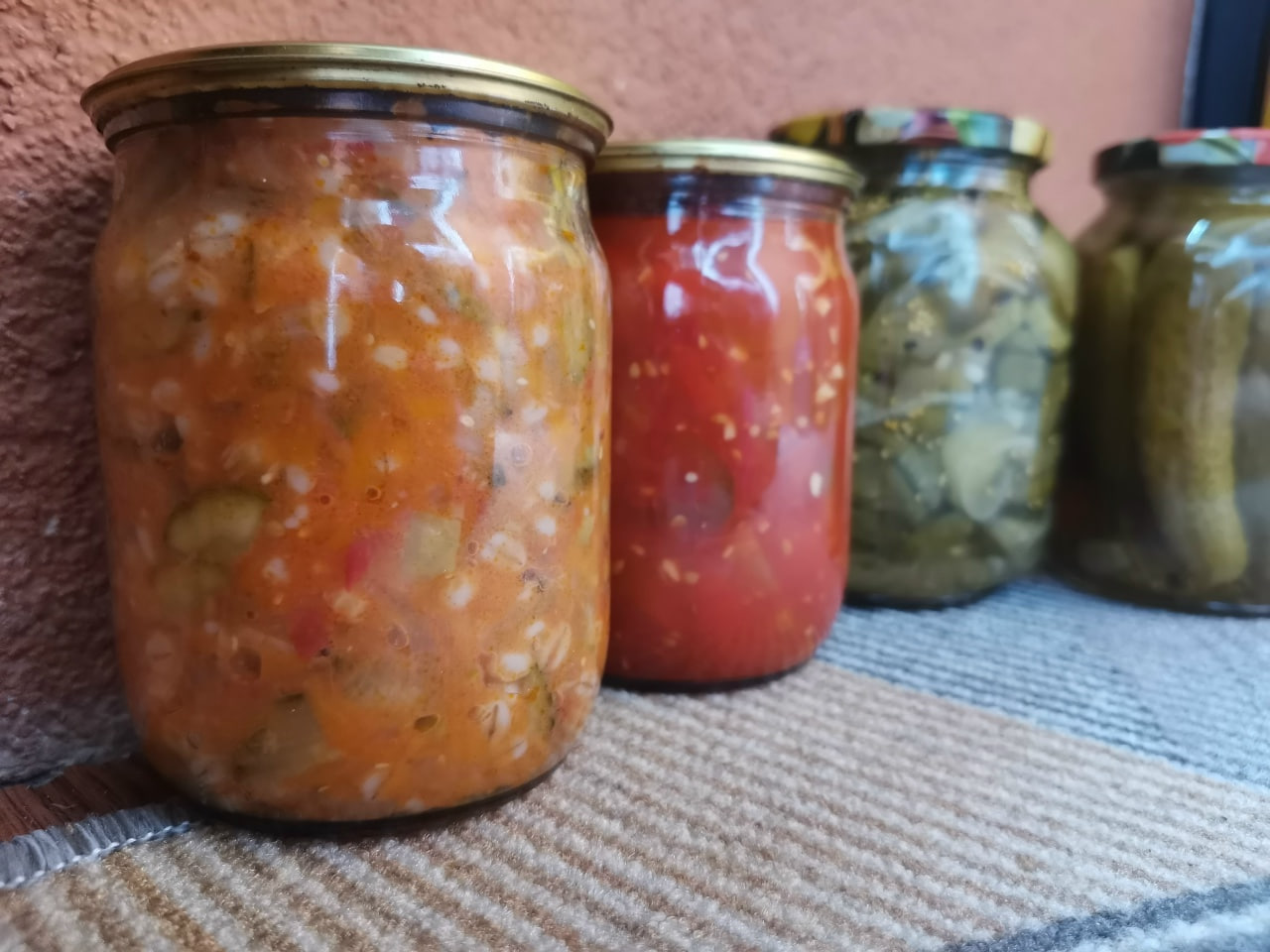 Банки с солениями