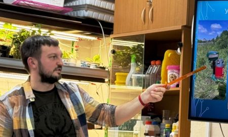 биолог Андрей Гуревич встретился со старшеклассниками