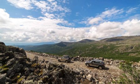 автомобили в горах Урала