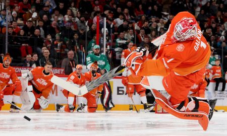 Вратарь екатеринбургского хоккейного клуба «Автомобилист» Владимир Галкин.