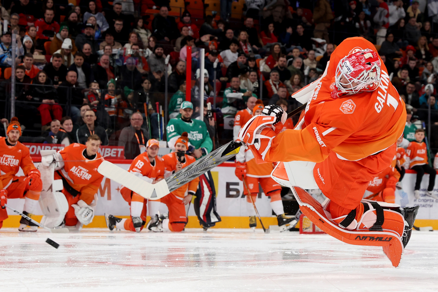 Вратарь екатеринбургского хоккейного клуба «Автомобилист» Владимир Галкин.