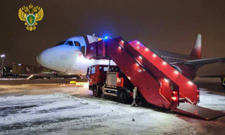 Самолет в аэропорту Пулково