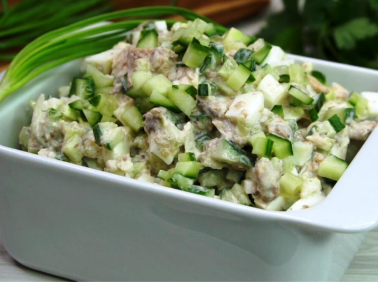 салат из консервированной рыбы