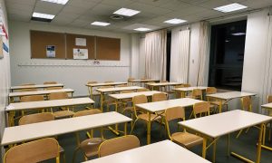Парты в школьном классе
