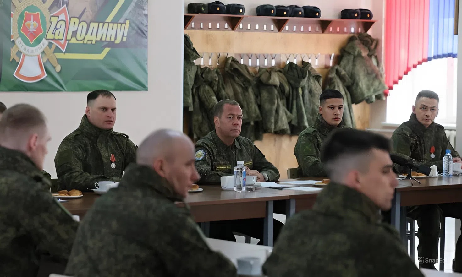 Дмитрий Медведев посетил уральский гарнизон