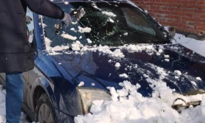 Автомобиль под снегом