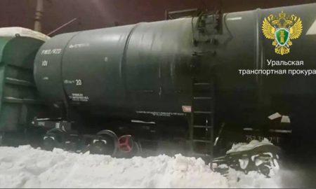 поезд сошел с рельсов