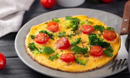 фриттата с томатами и брокколи