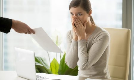 девушку уволили с работы