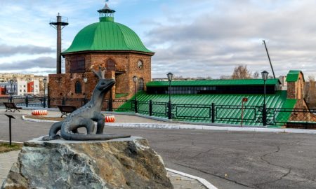 памятник Хозяйке медной горы