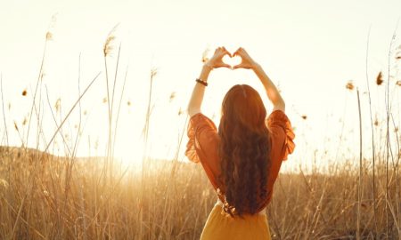 девушка в поле