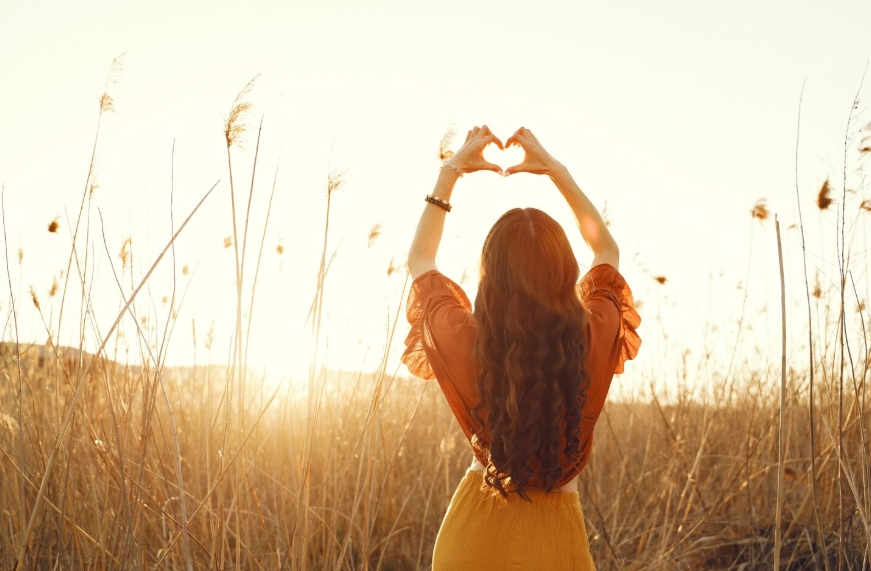 девушка в поле