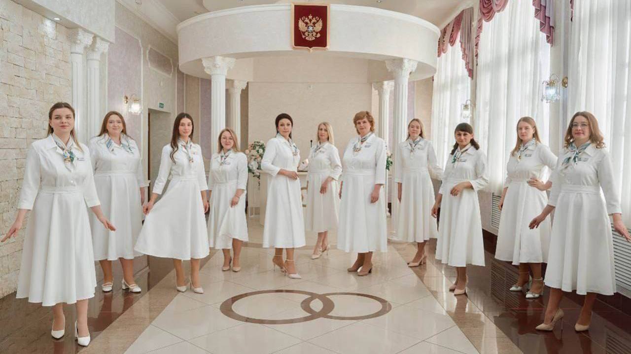 Похожи на невест или ангелов