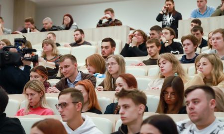 студенты вуза